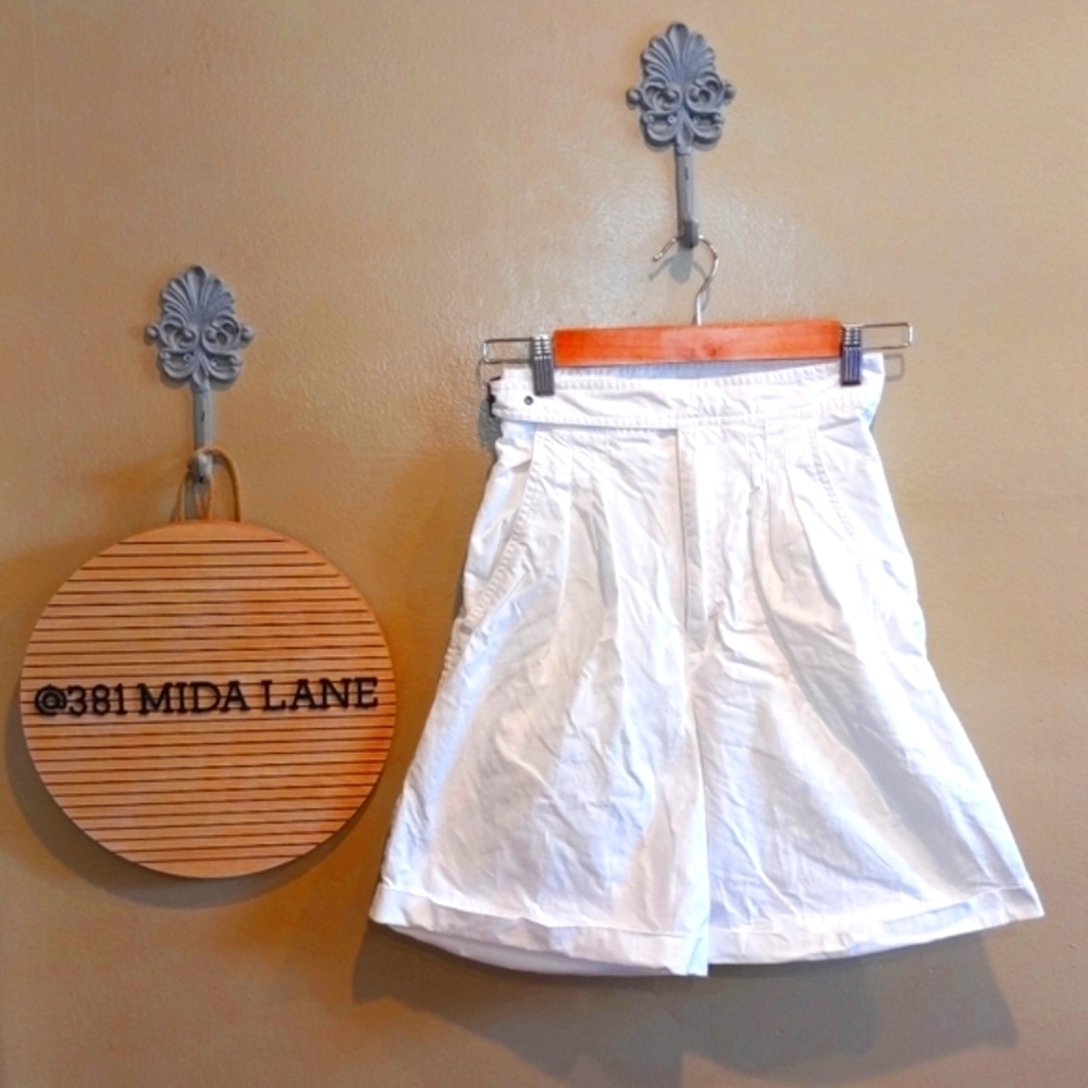 Retro Avon 80s High Waist White Bermuda Shorts XS